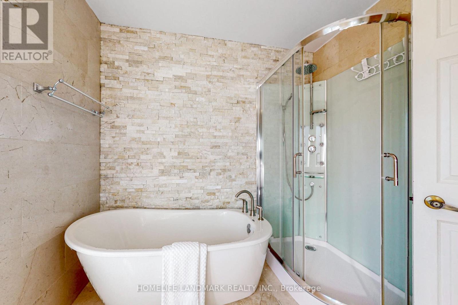 5 Belinda Court, Richmond Hill, Ontario  L4C 8R7 - Photo 24 - N12466464