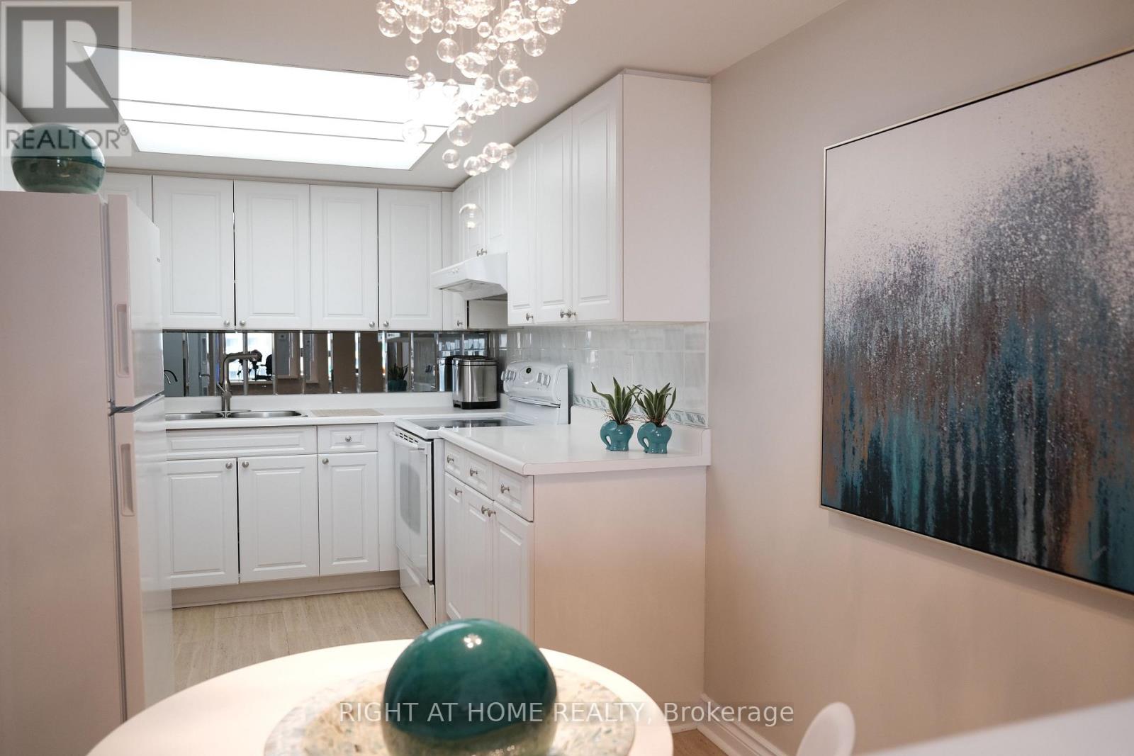 1009 - 20 Baif Boulevard, Richmond Hill, Ontario  L4C 8T1 - Photo 6 - N12466468