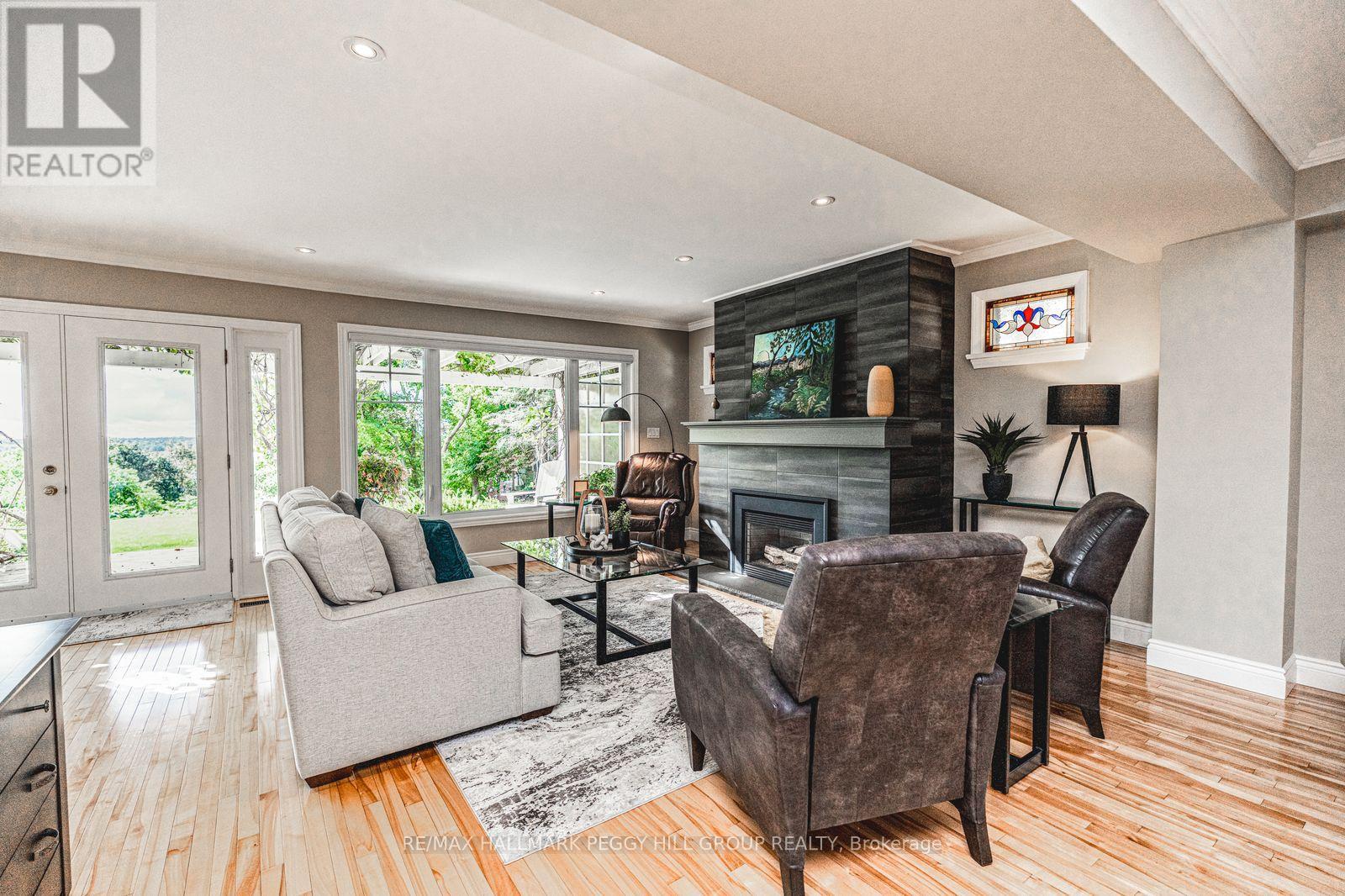 150 Collingwood Street, Barrie (Codrington), Ontario  L4M 5M3 - Photo 10 - S12466376