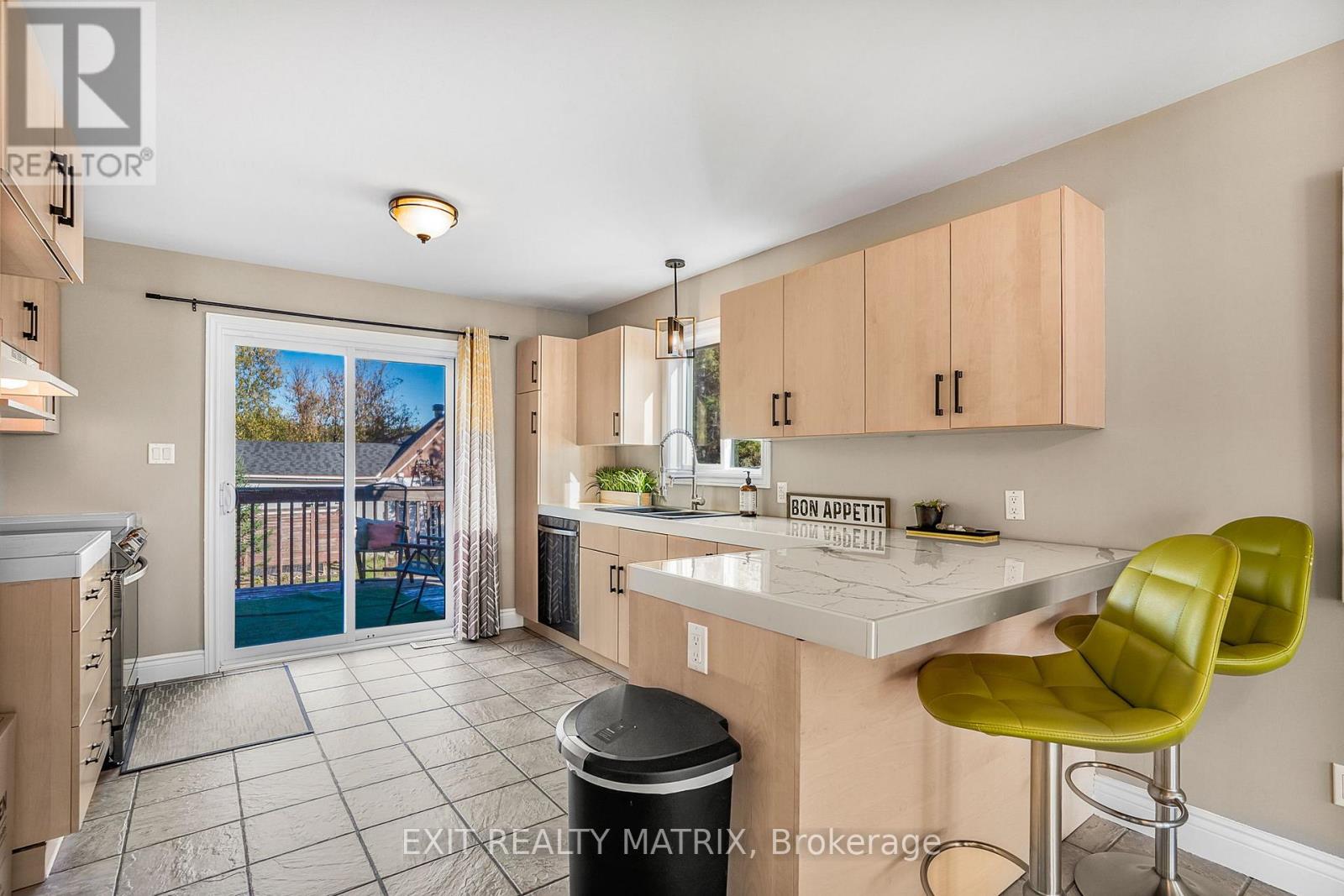 6 Telegraph Crescent, Alfred And Plantagenet, Ontario  K0B 1A0 - Photo 13 - X12466561