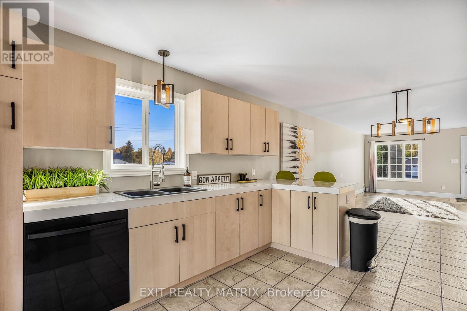 6 Telegraph Crescent, Alfred And Plantagenet, Ontario  K0B 1A0 - Photo 14 - X12466561