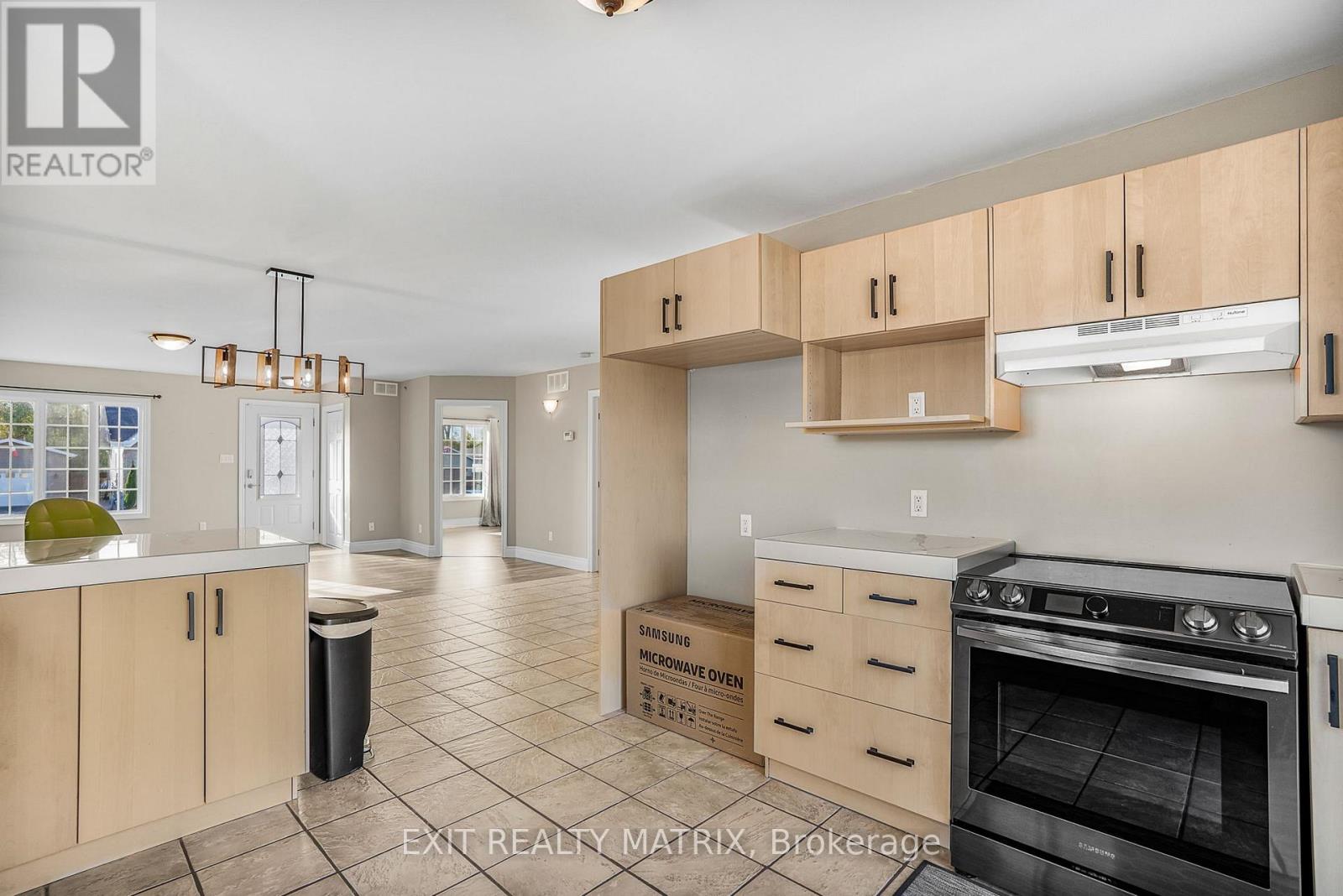 6 Telegraph Crescent, Alfred And Plantagenet, Ontario  K0B 1A0 - Photo 15 - X12466561
