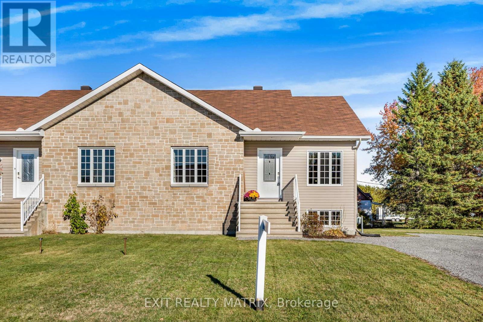 6 Telegraph Crescent, Alfred And Plantagenet, Ontario  K0B 1A0 - Photo 2 - X12466561