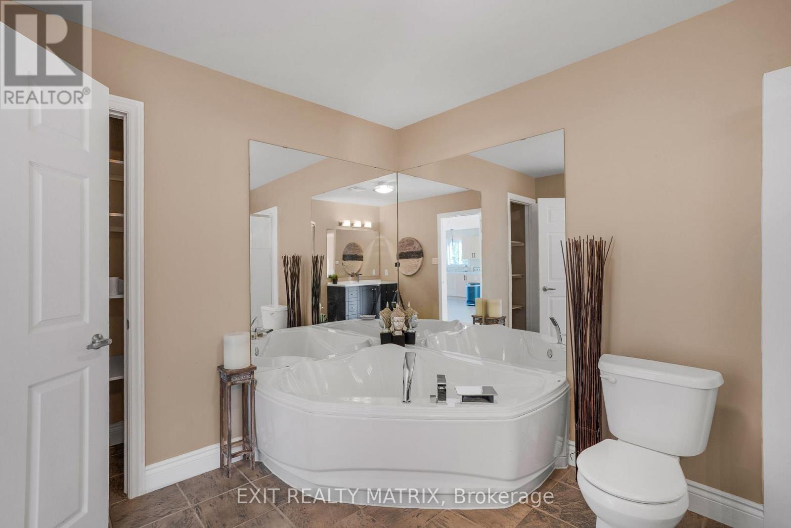 6 Telegraph Crescent, Alfred And Plantagenet, Ontario  K0B 1A0 - Photo 22 - X12466561