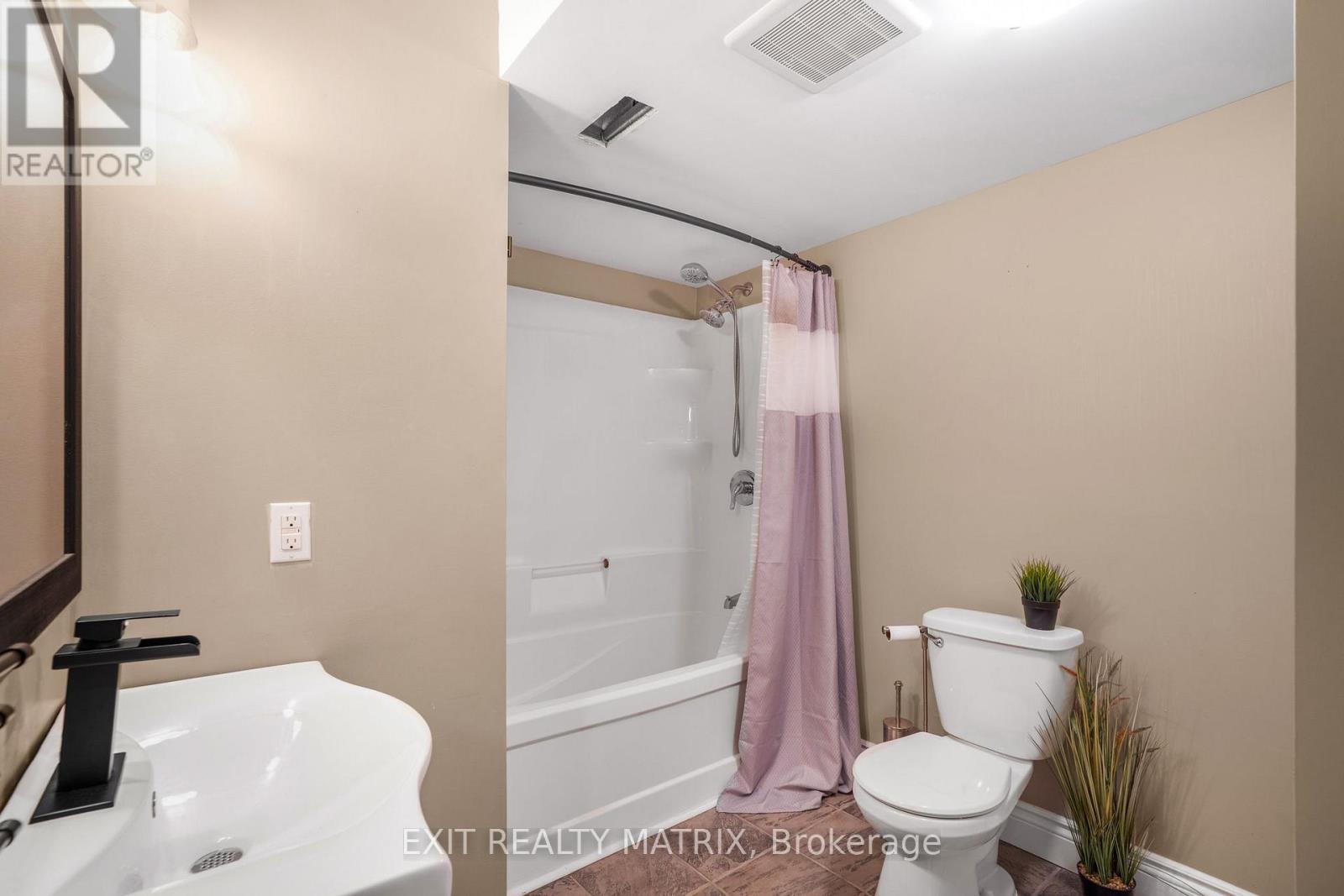6 Telegraph Crescent, Alfred And Plantagenet, Ontario  K0B 1A0 - Photo 29 - X12466561