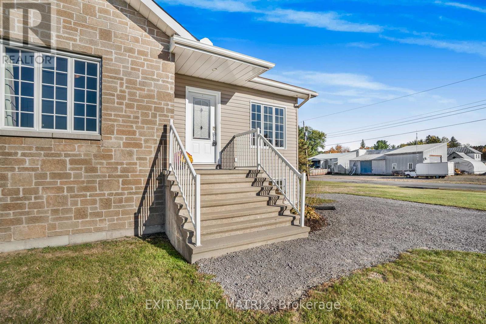 6 Telegraph Crescent, Alfred And Plantagenet, Ontario  K0B 1A0 - Photo 3 - X12466561