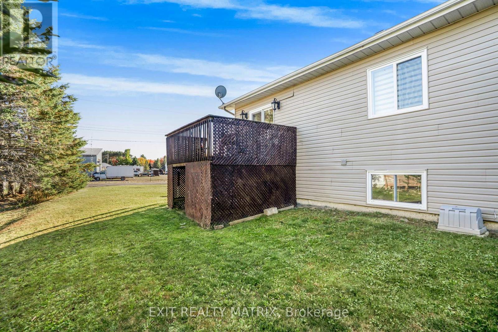 6 Telegraph Crescent, Alfred And Plantagenet, Ontario  K0B 1A0 - Photo 33 - X12466561