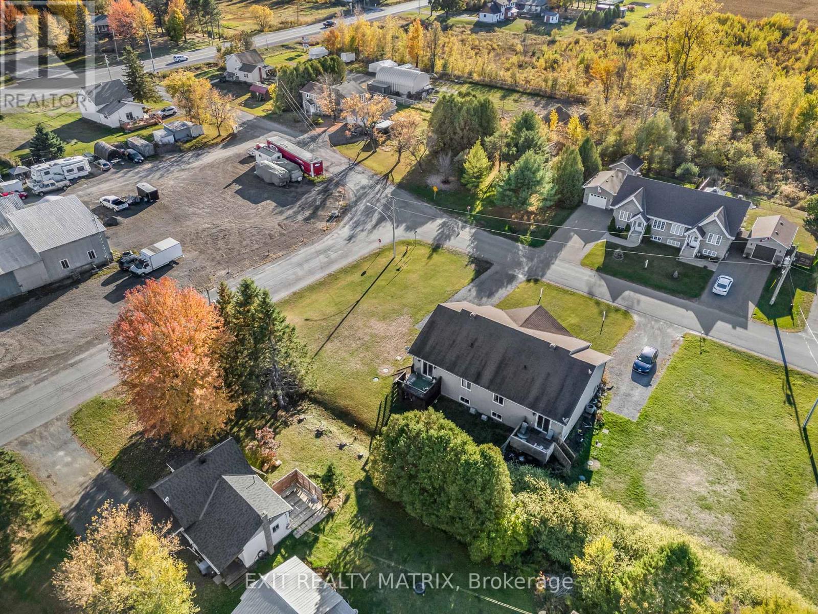 6 Telegraph Crescent, Alfred And Plantagenet, Ontario  K0B 1A0 - Photo 38 - X12466561