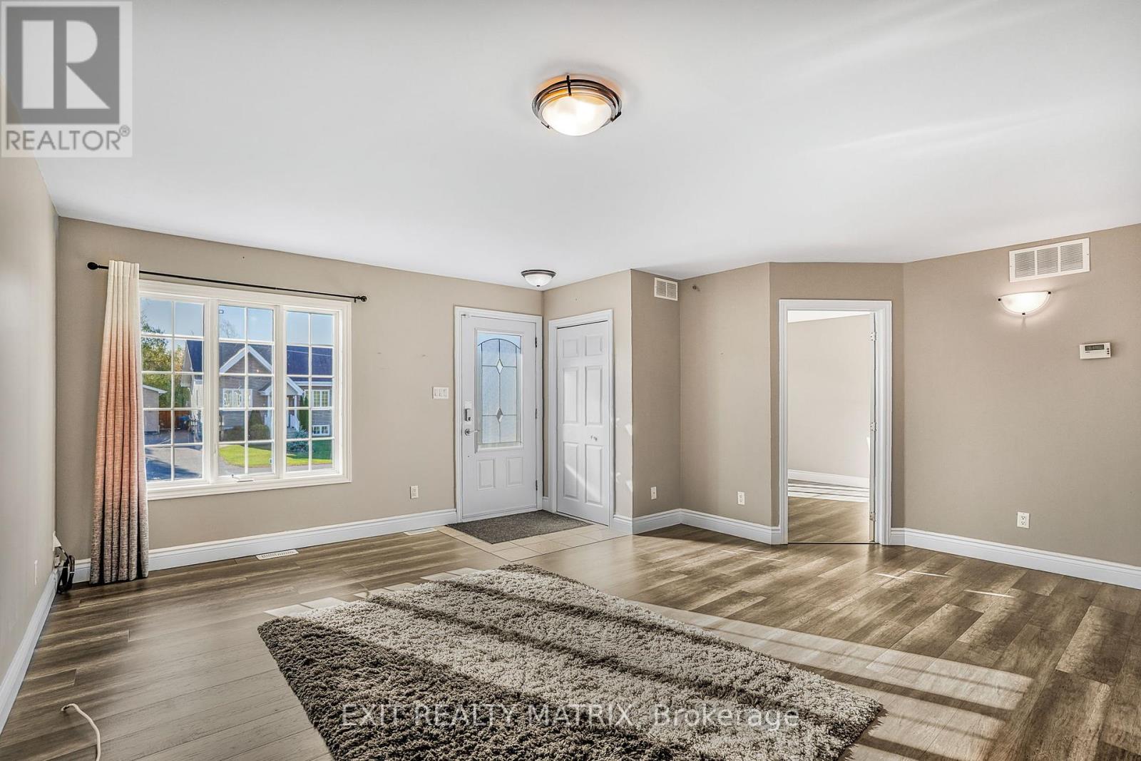 6 Telegraph Crescent, Alfred And Plantagenet, Ontario  K0B 1A0 - Photo 6 - X12466561
