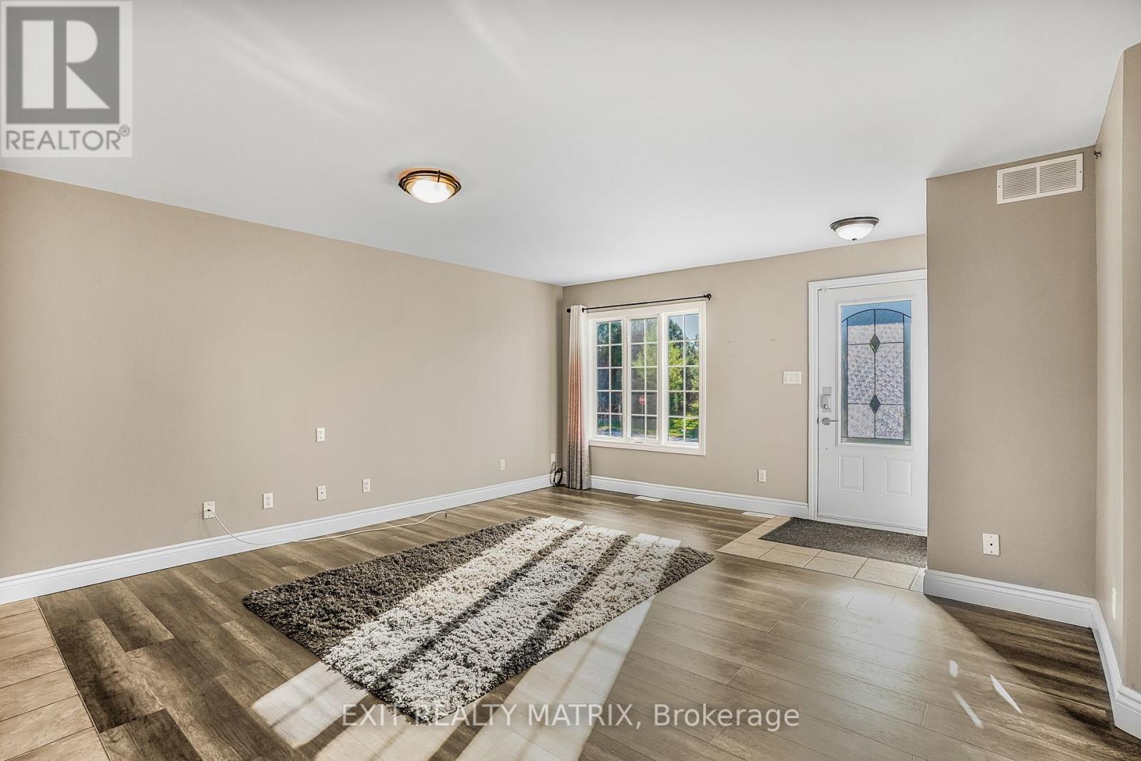 6 Telegraph Crescent, Alfred And Plantagenet, Ontario  K0B 1A0 - Photo 8 - X12466561