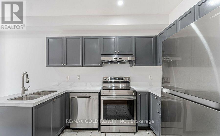 69 Portrush Trail, Brampton, Ontario  L6X 0R2 - Photo 11 - W12466363