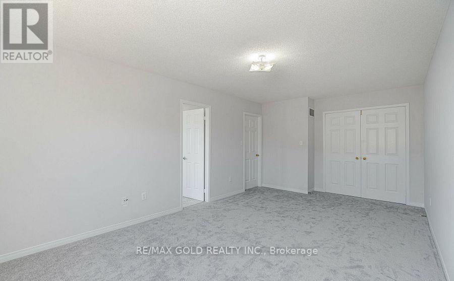 69 Portrush Trail, Brampton, Ontario  L6X 0R2 - Photo 21 - W12466363