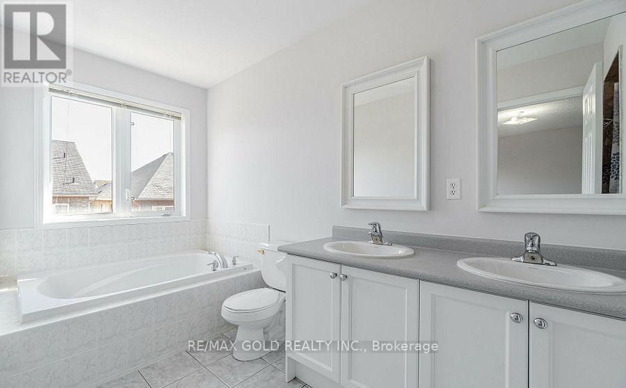 69 Portrush Trail, Brampton, Ontario  L6X 0R2 - Photo 22 - W12466363
