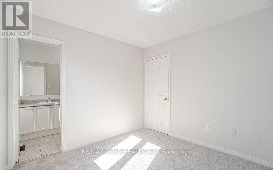69 Portrush Trail, Brampton, Ontario  L6X 0R2 - Photo 32 - W12466363