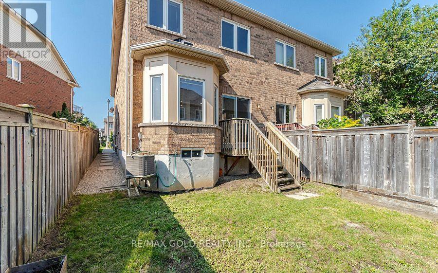 69 Portrush Trail, Brampton, Ontario  L6X 0R2 - Photo 39 - W12466363