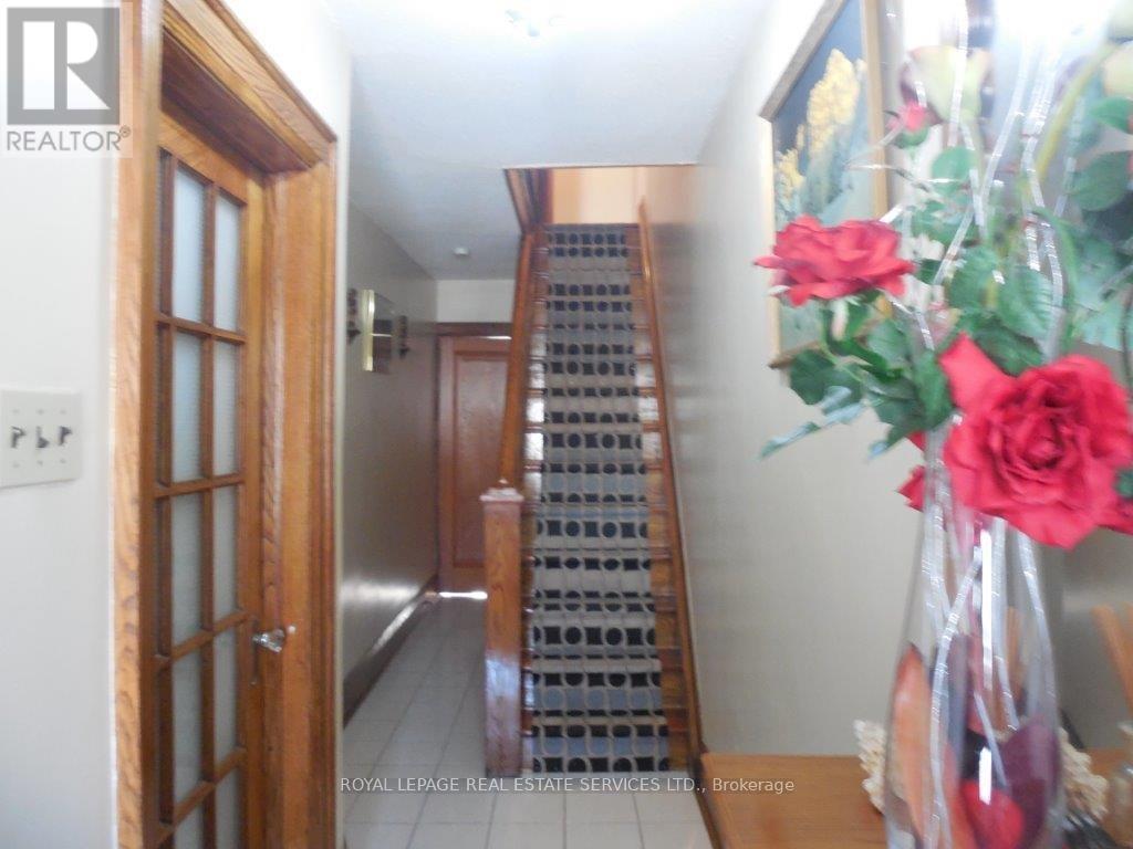 430 Symington Avenue, Toronto, Ontario  M6N 2W5 - Photo 4 - W12466379
