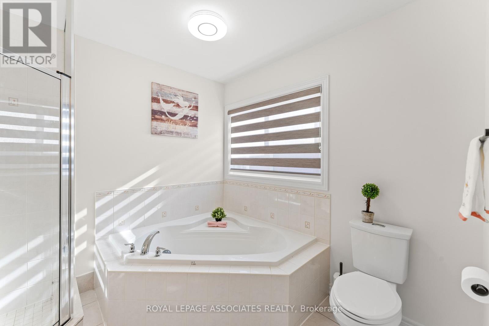 88 Showboat Crescent, Brampton, Ontario  L6V 4R4 - Photo 18 - W12466416