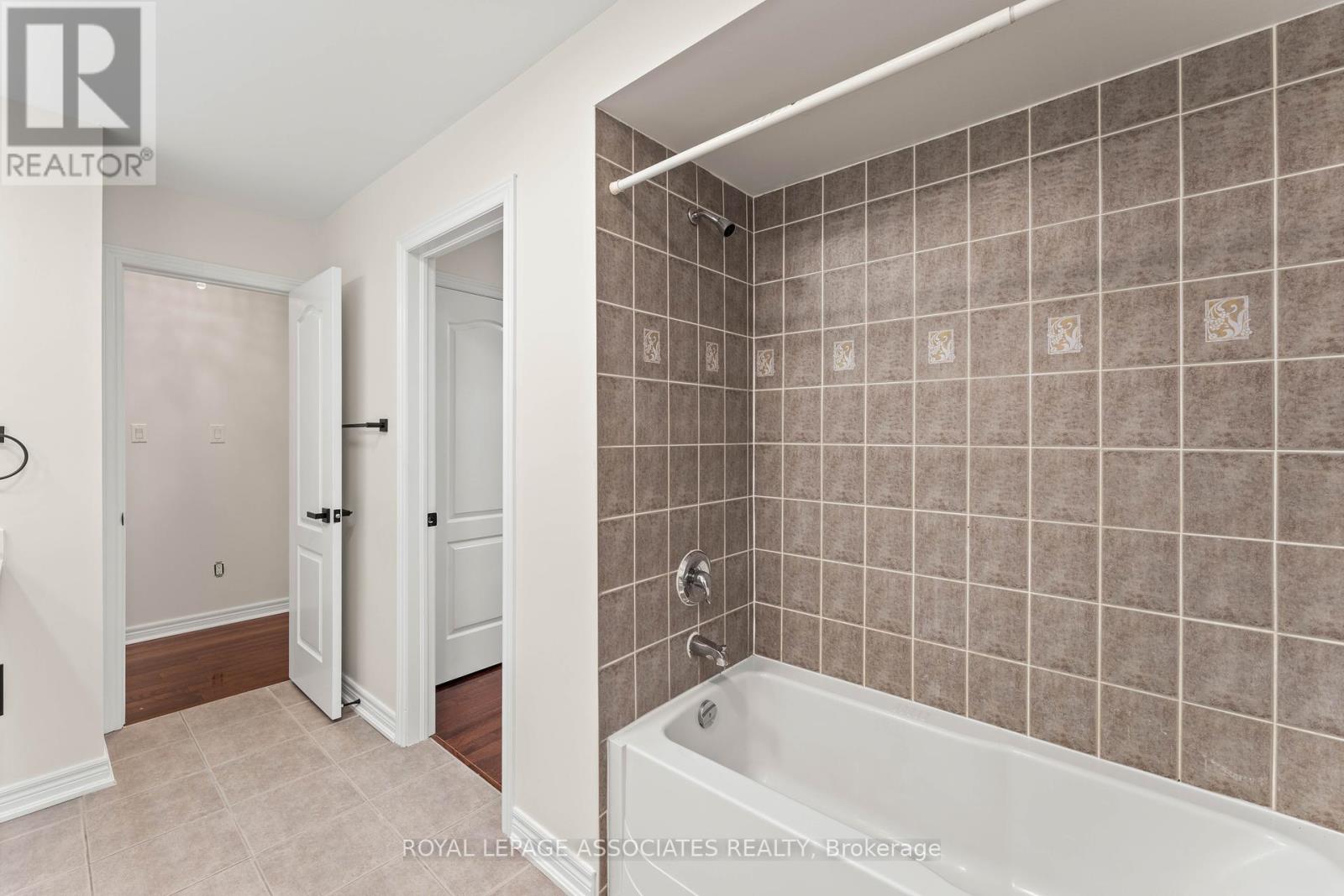 88 Showboat Crescent, Brampton, Ontario  L6V 4R4 - Photo 22 - W12466416