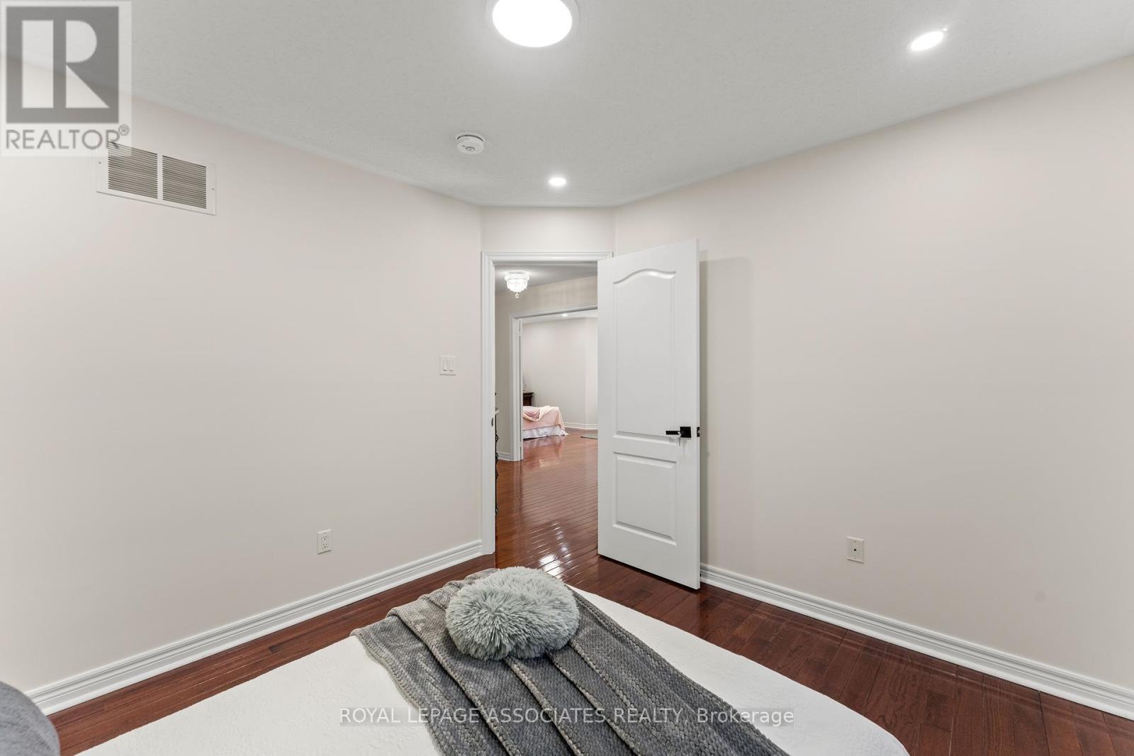 88 Showboat Crescent, Brampton, Ontario  L6V 4R4 - Photo 24 - W12466416