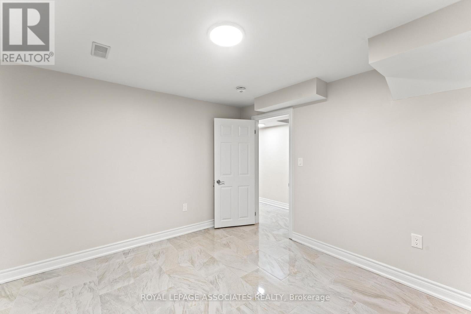 88 Showboat Crescent, Brampton, Ontario  L6V 4R4 - Photo 32 - W12466416