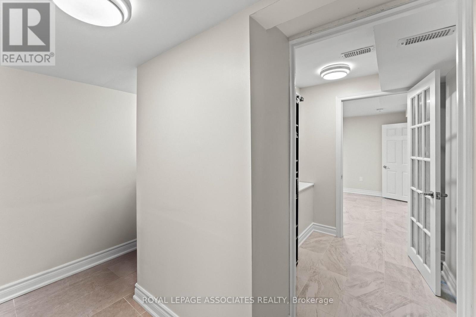 88 Showboat Crescent, Brampton, Ontario  L6V 4R4 - Photo 35 - W12466416