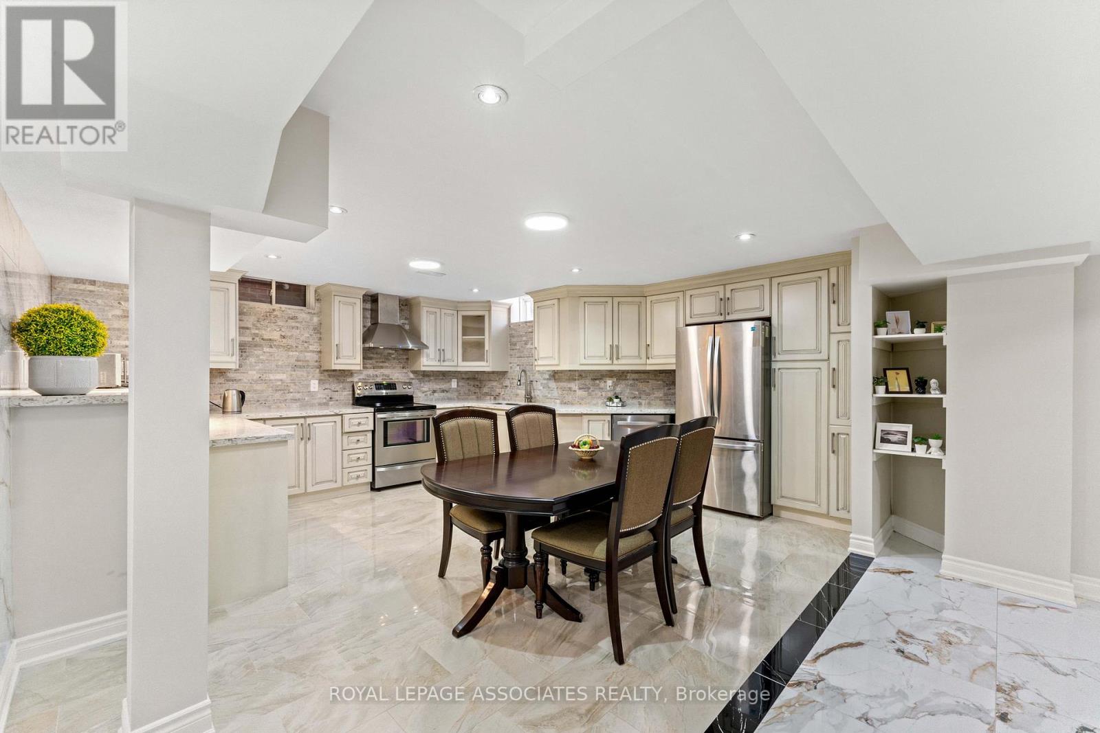 88 Showboat Crescent, Brampton, Ontario  L6V 4R4 - Photo 41 - W12466416