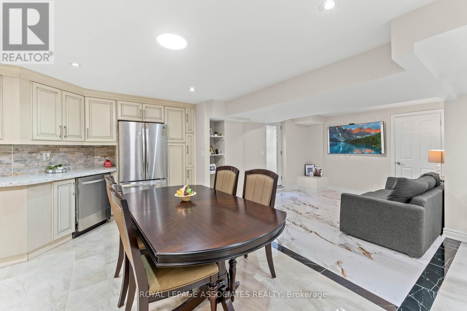 88 Showboat Crescent, Brampton, Ontario  L6V 4R4 - Photo 42 - W12466416