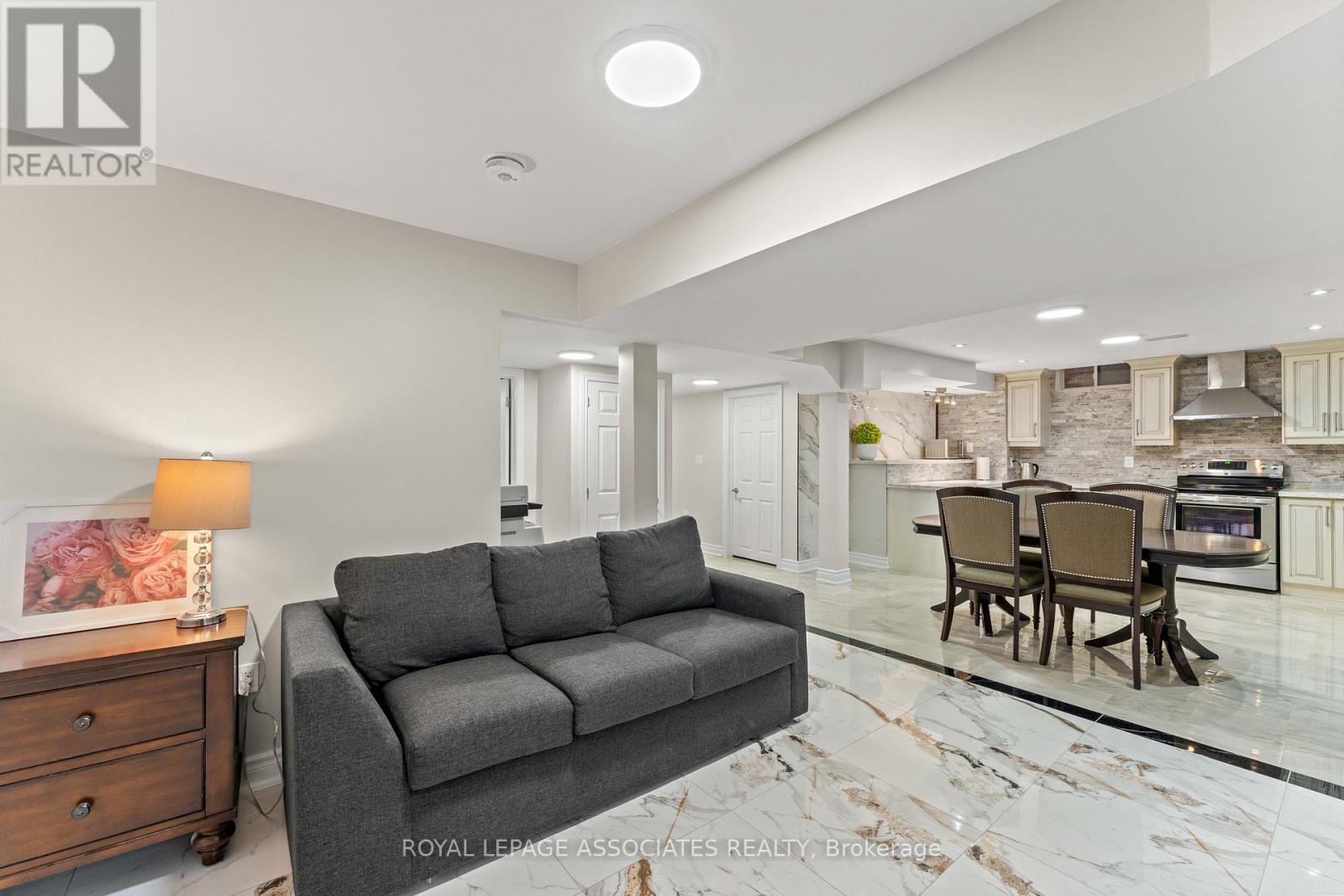 88 Showboat Crescent, Brampton, Ontario  L6V 4R4 - Photo 43 - W12466416