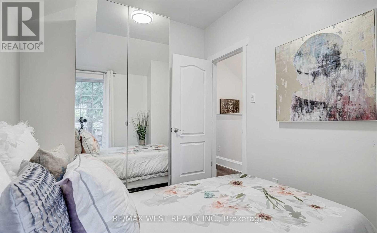 92 Lake Crescent, Toronto, Ontario  M8V 1W1 - Photo 10 - W12466450