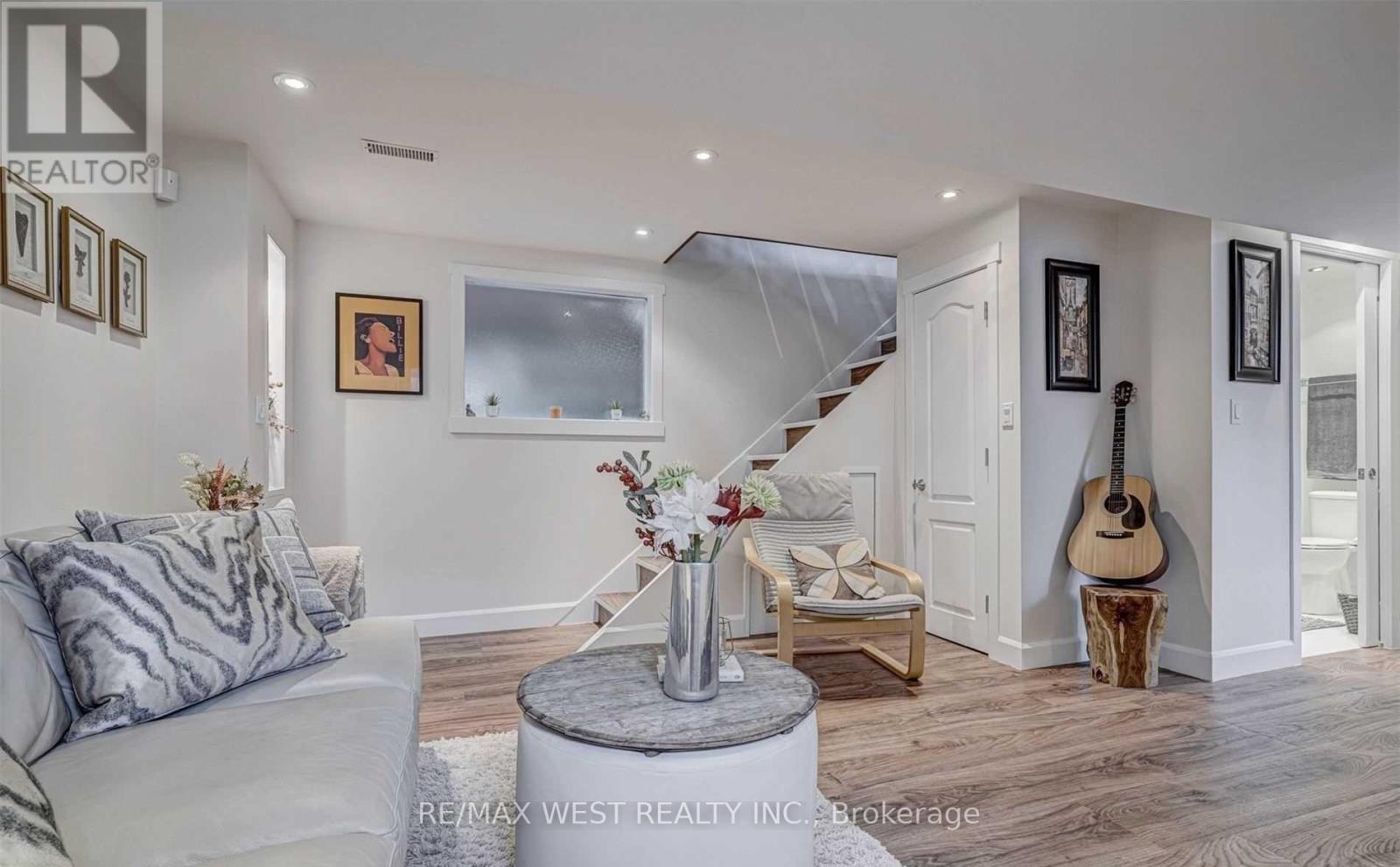 92 Lake Crescent, Toronto, Ontario  M8V 1W1 - Photo 13 - W12466450