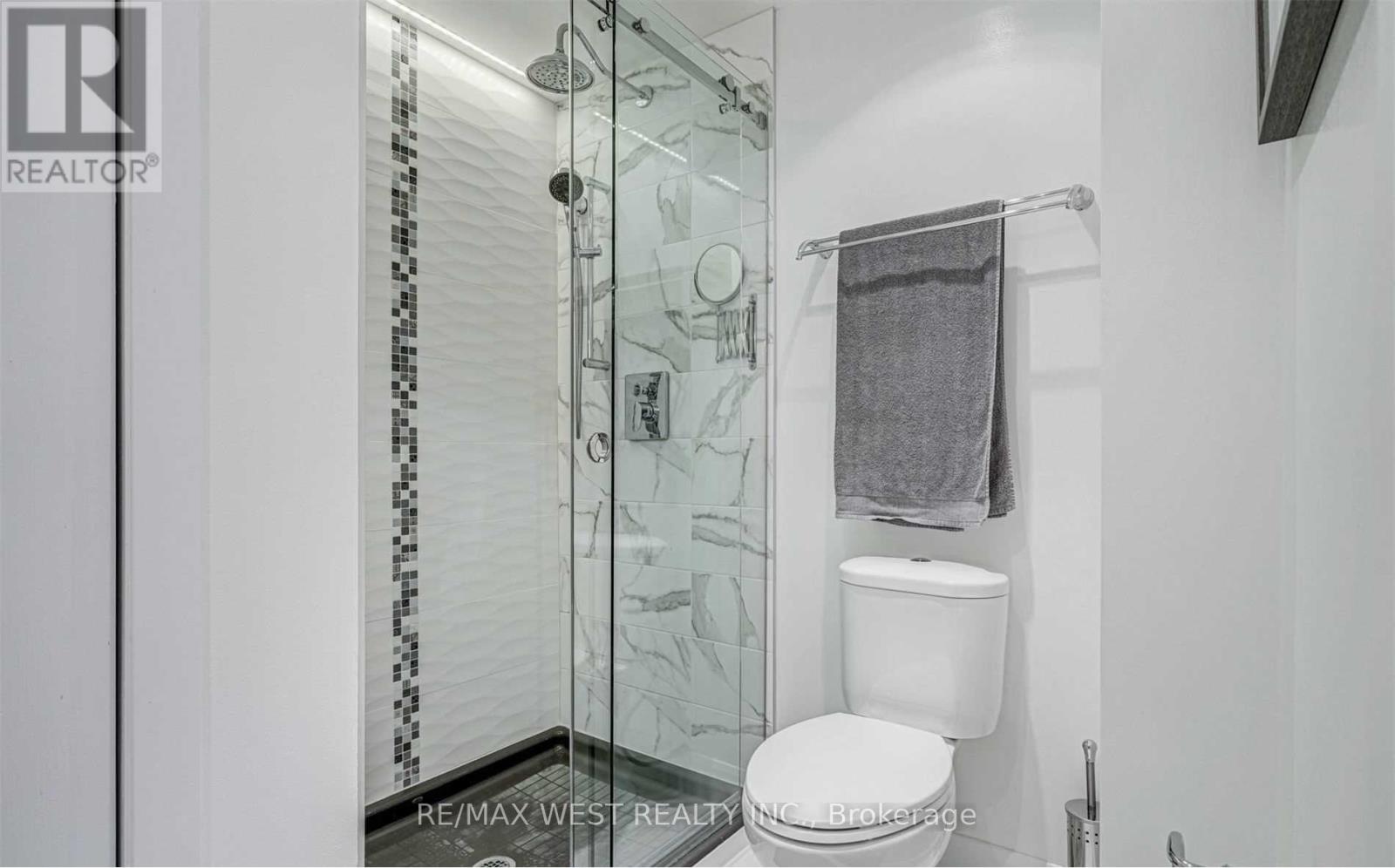 92 Lake Crescent, Toronto, Ontario  M8V 1W1 - Photo 15 - W12466450