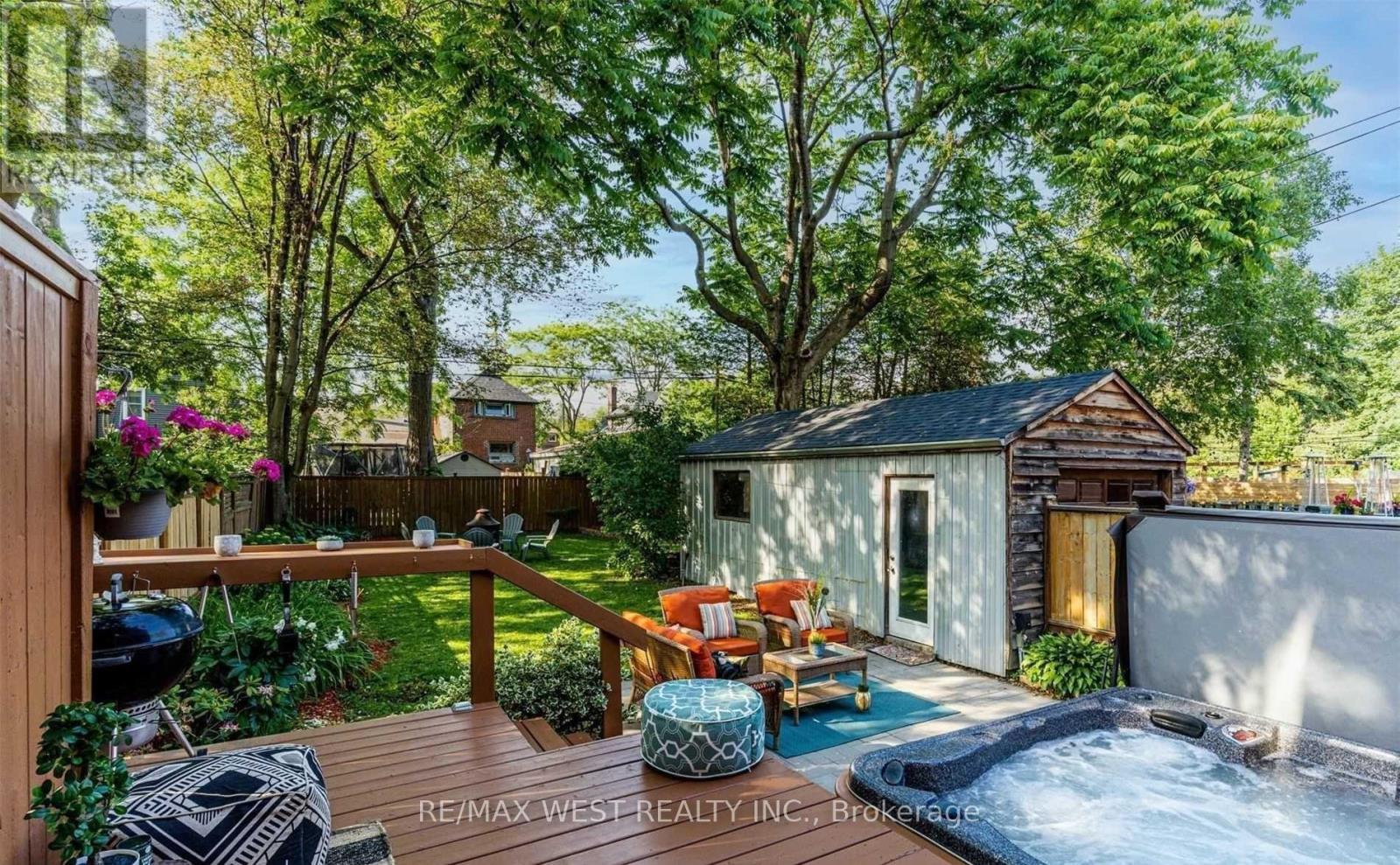 92 Lake Crescent, Toronto, Ontario  M8V 1W1 - Photo 18 - W12466450