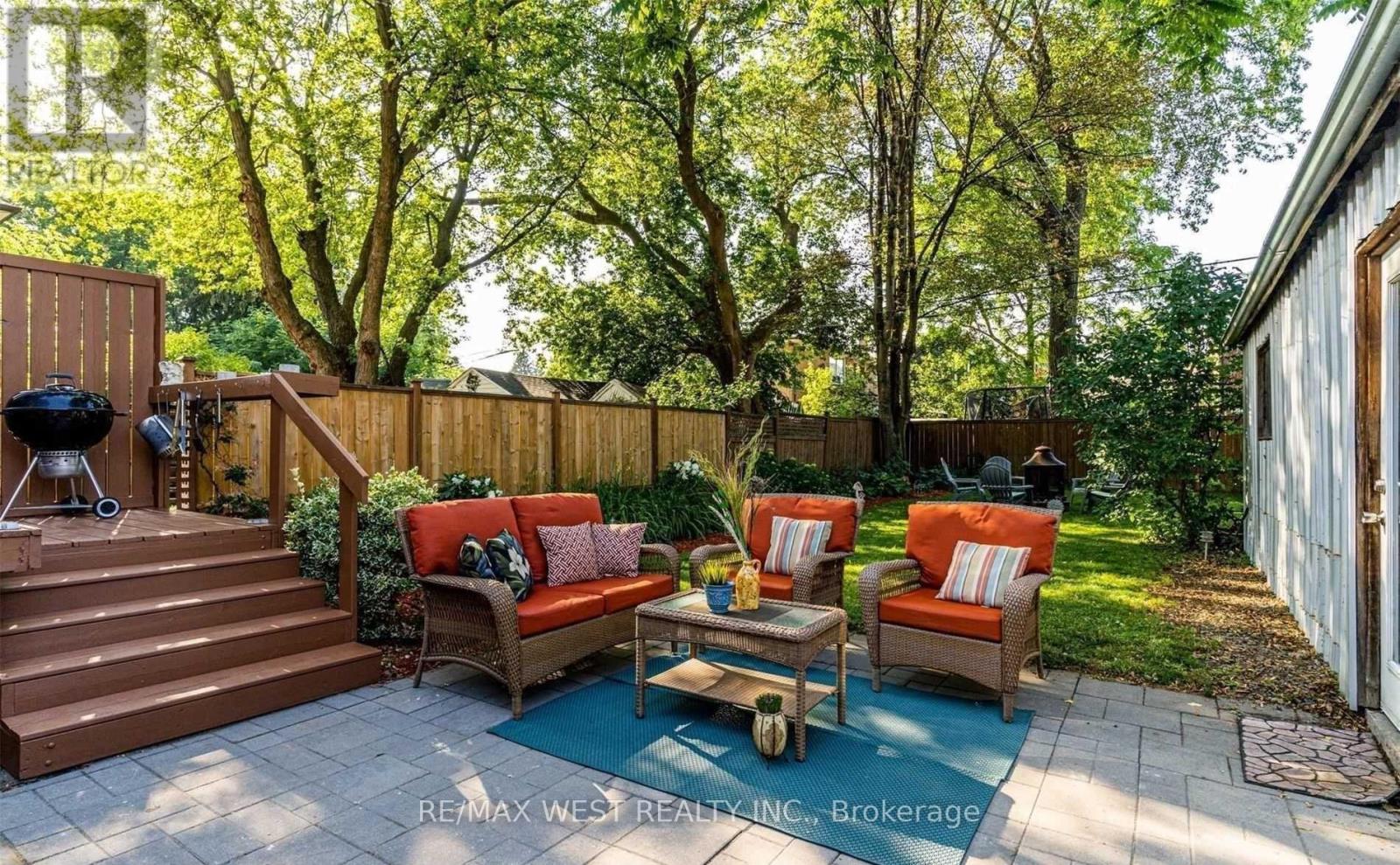 92 Lake Crescent, Toronto, Ontario  M8V 1W1 - Photo 19 - W12466450