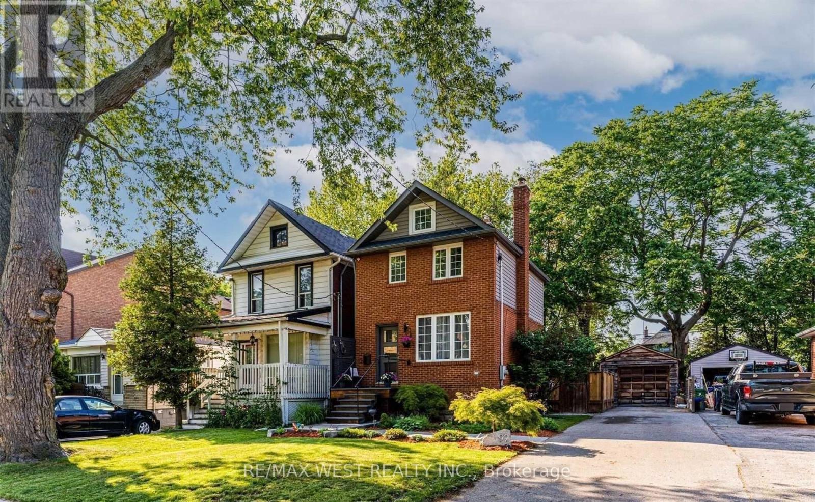 92 Lake Crescent, Toronto, Ontario  M8V 1W1 - Photo 2 - W12466450