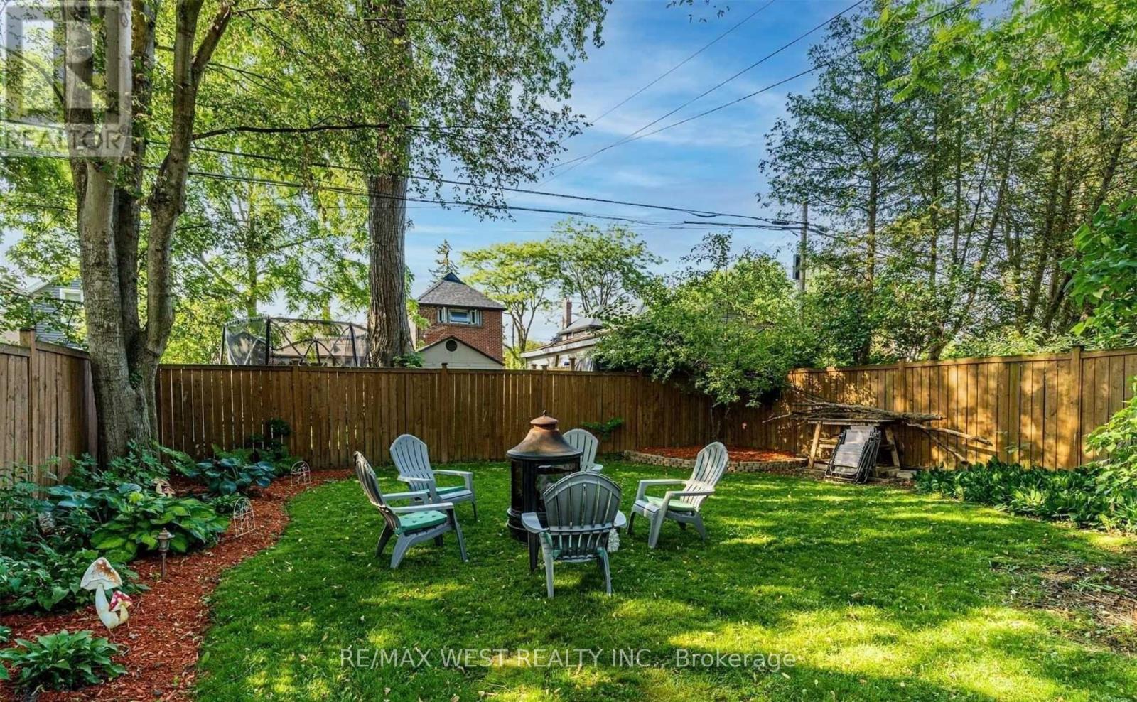 92 Lake Crescent, Toronto, Ontario  M8V 1W1 - Photo 21 - W12466450