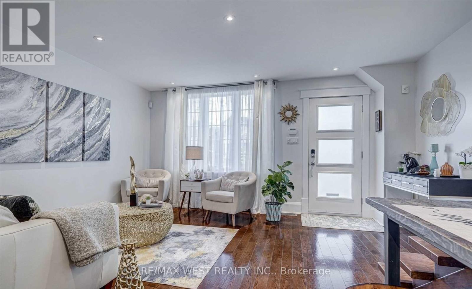 92 Lake Crescent, Toronto, Ontario  M8V 1W1 - Photo 3 - W12466450