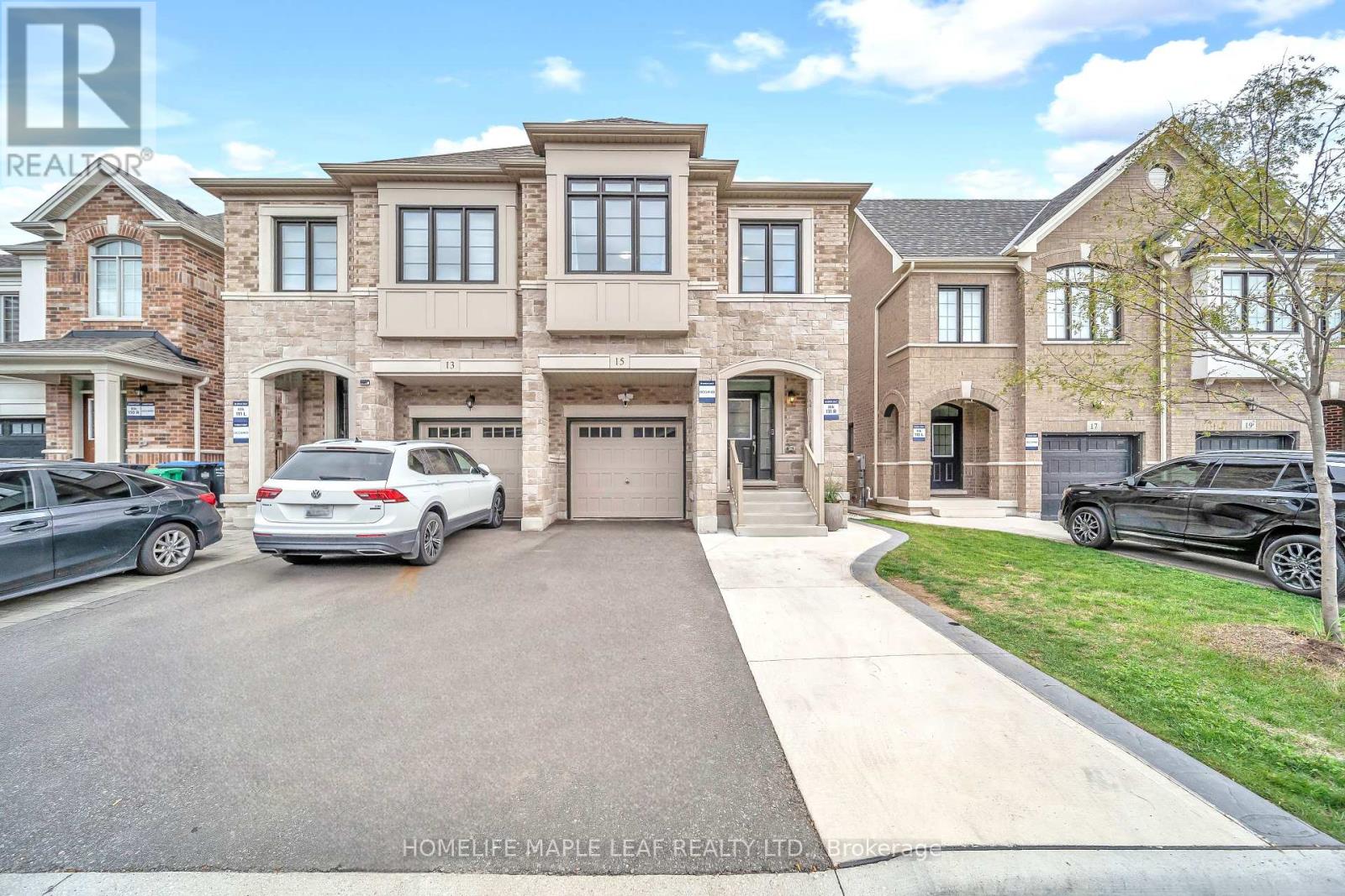 15 Quinton Ridge, Brampton, Ontario  L6Y 6J4 - Photo 2 - W12466476