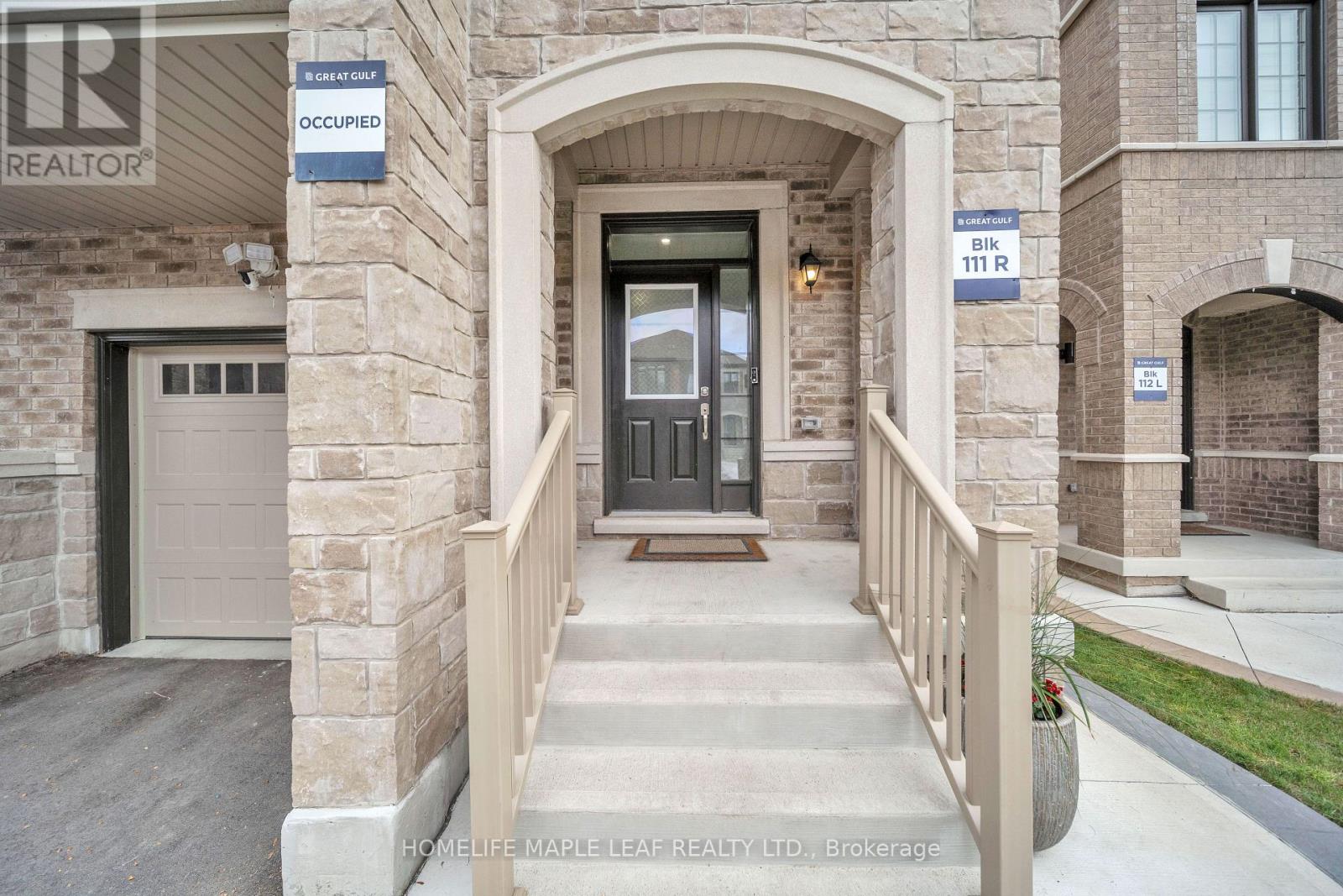 15 Quinton Ridge, Brampton, Ontario  L6Y 6J4 - Photo 3 - W12466476