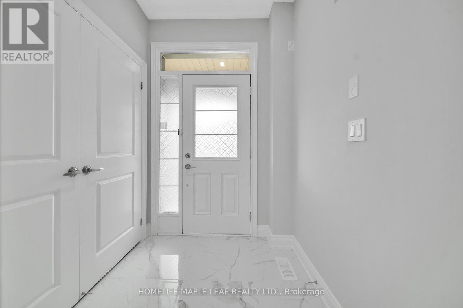 15 Quinton Ridge, Brampton, Ontario  L6Y 6J4 - Photo 4 - W12466476