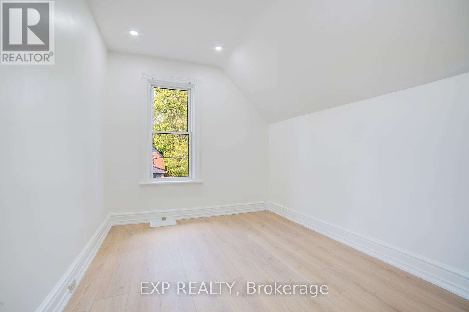 28 Springbank Drive, London South, Ontario  N6J 1E3 - Photo 21 - X12466402