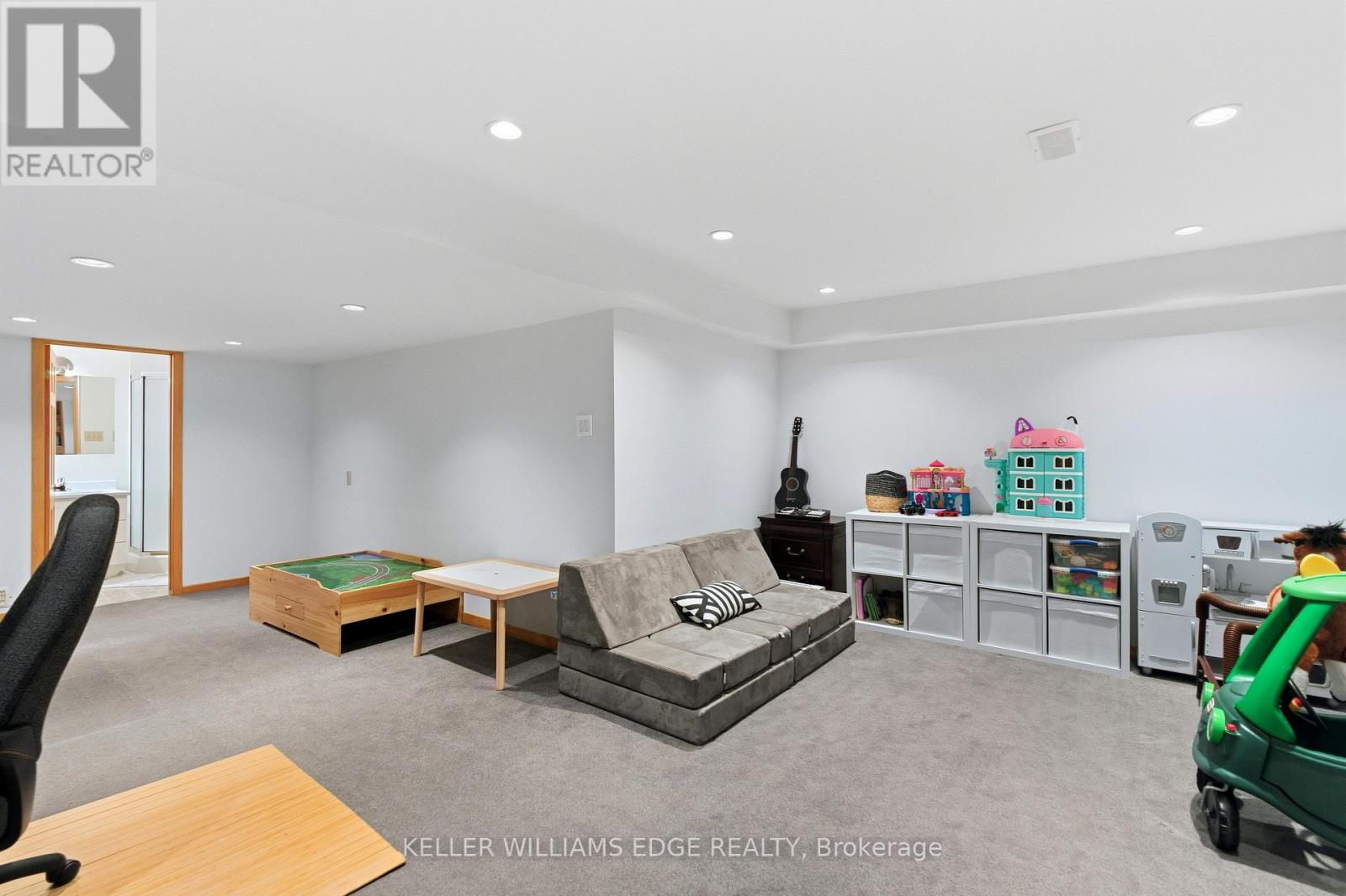 2 Giffin Road, Hamilton, Ontario  L9H 6S1 - Photo 36 - X12466422