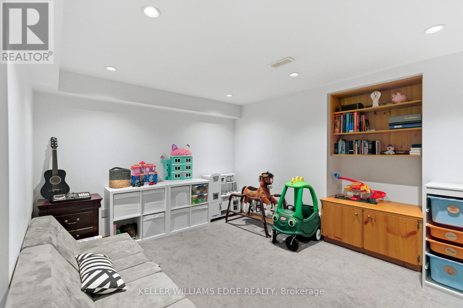 2 Giffin Road, Hamilton, Ontario  L9H 6S1 - Photo 37 - X12466422
