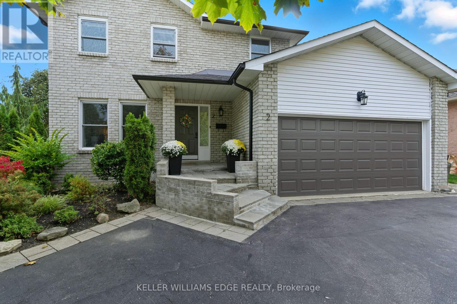 2 Giffin Road, Hamilton, Ontario  L9H 6S1 - Photo 4 - X12466422