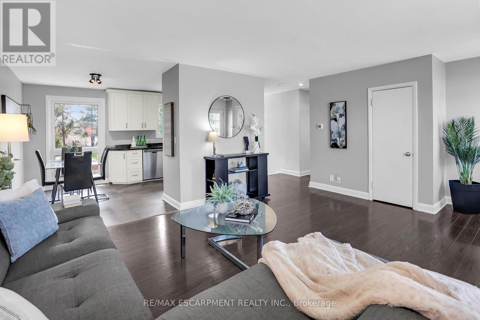 230 St. Catharines Street, West Lincoln (Smithville), Ontario  L0R 2A0 - Photo 5 - X12466431