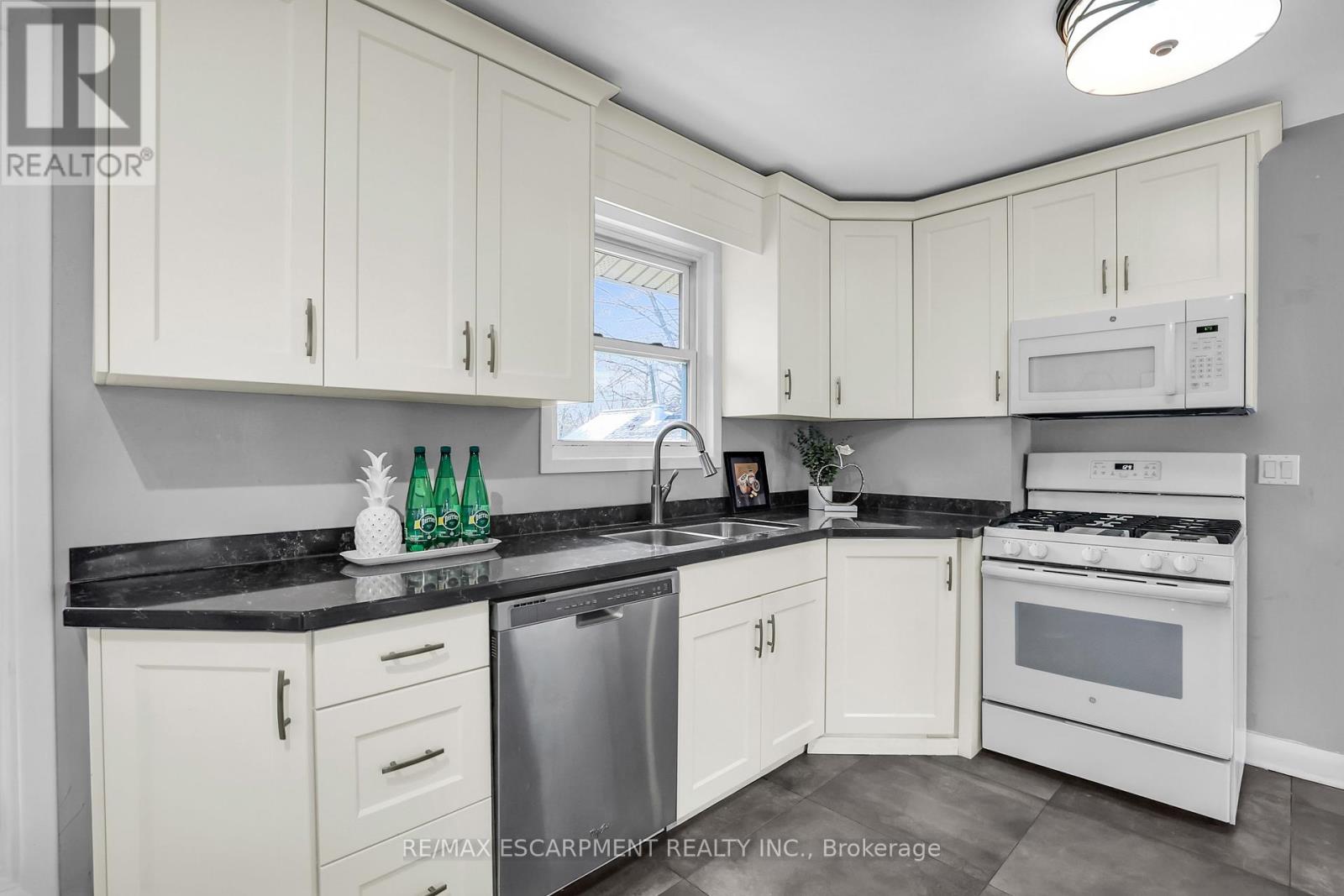 230 St. Catharines Street, West Lincoln (Smithville), Ontario  L0R 2A0 - Photo 7 - X12466431