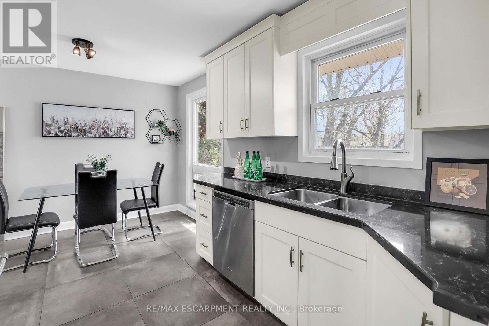 230 St. Catharines Street, West Lincoln (Smithville), Ontario  L0R 2A0 - Photo 8 - X12466431