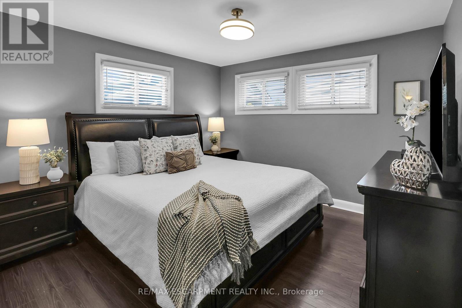 230 St. Catharines Street, West Lincoln (Smithville), Ontario  L0R 2A0 - Photo 9 - X12466431