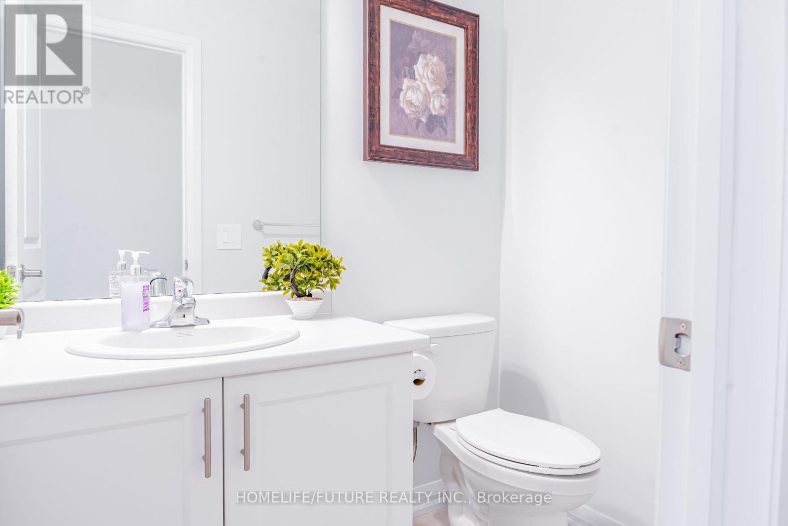 42 Keenan Street, Kawartha Lakes (Lindsay), Ontario  K9V 6C2 - Photo 6 - X12466444