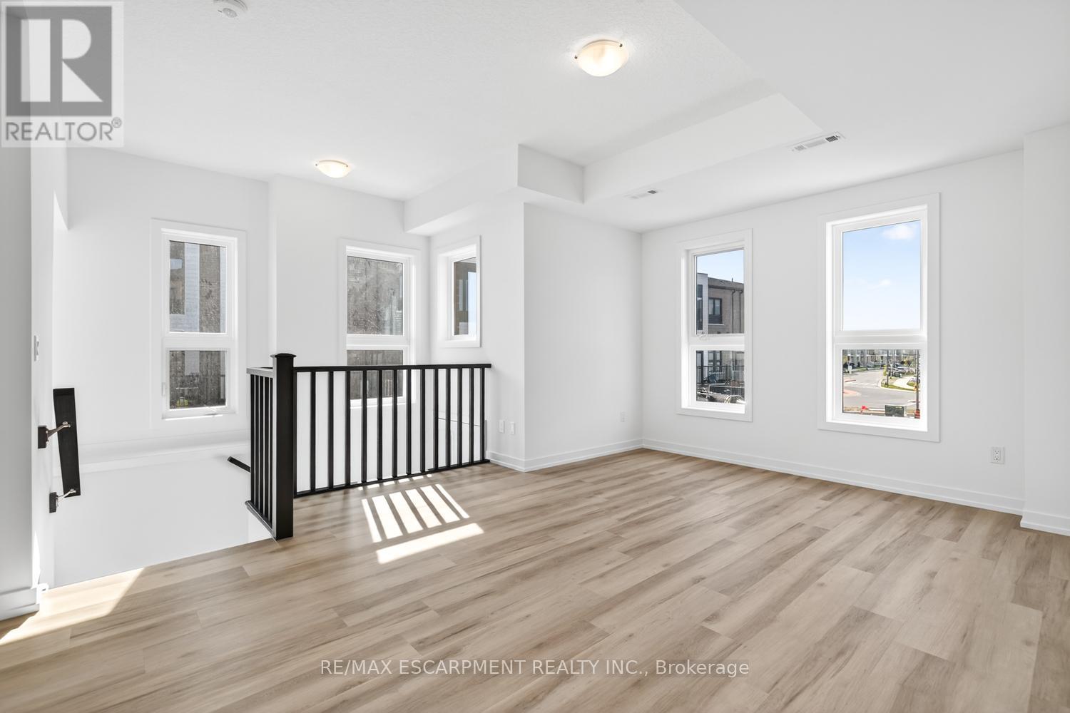 39 - 70 Kenesky Drive, Hamilton, Ontario  L0R 2H7 - Photo 5 - X12466456
