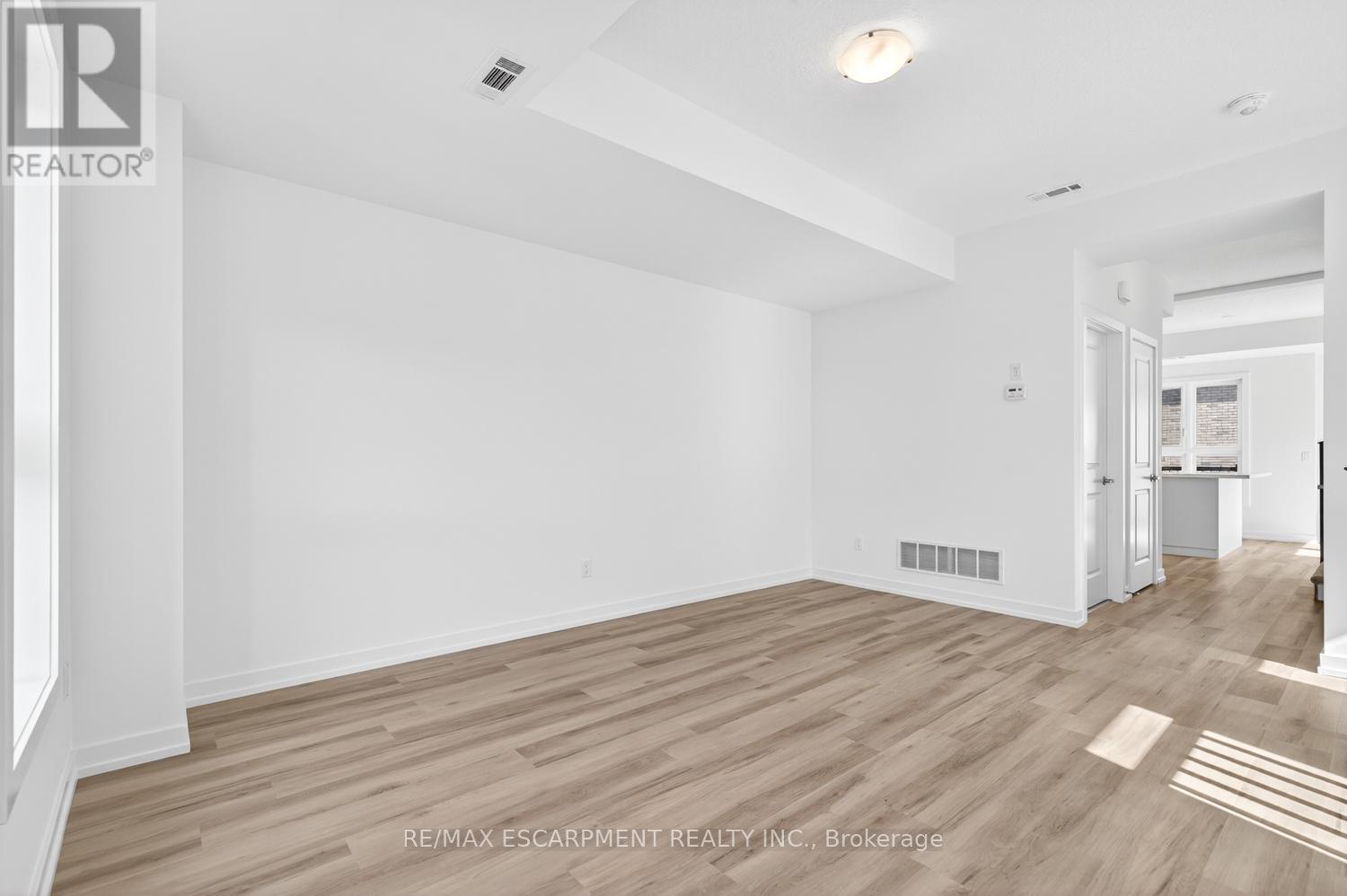 39 - 70 Kenesky Drive, Hamilton, Ontario  L0R 2H7 - Photo 6 - X12466456